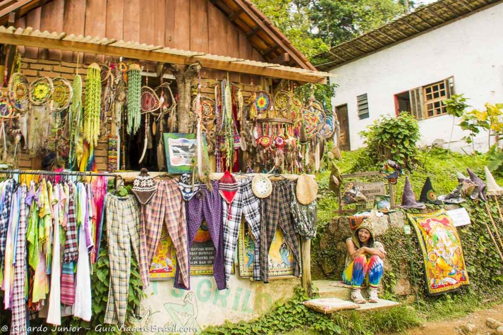 Imagem de uma lojinha na Cachoeira do Escorrega.